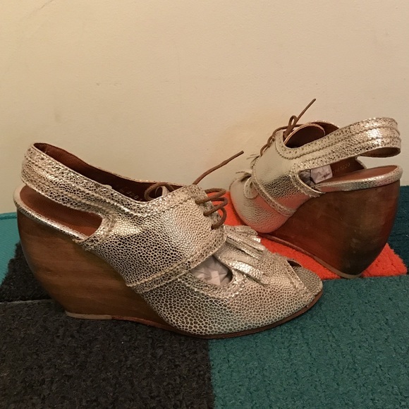 RACHEL COMEY SILVER METALLIC LACE-UP WEDGES - Picture 2 of 4